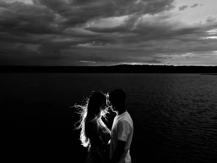 que hacer si descubres que tu pareja chatea con otras